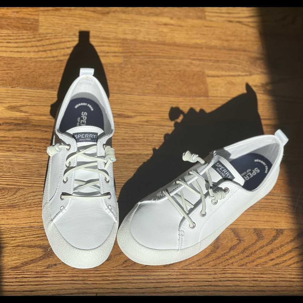 White Leather SPERRY sneakers! Super cute!